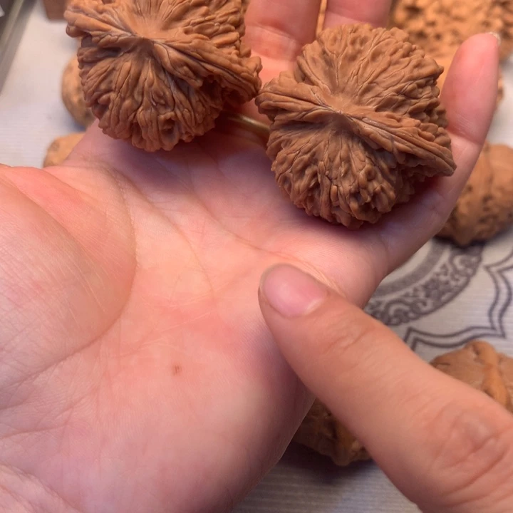羽***。把件文玩核桃山地楼