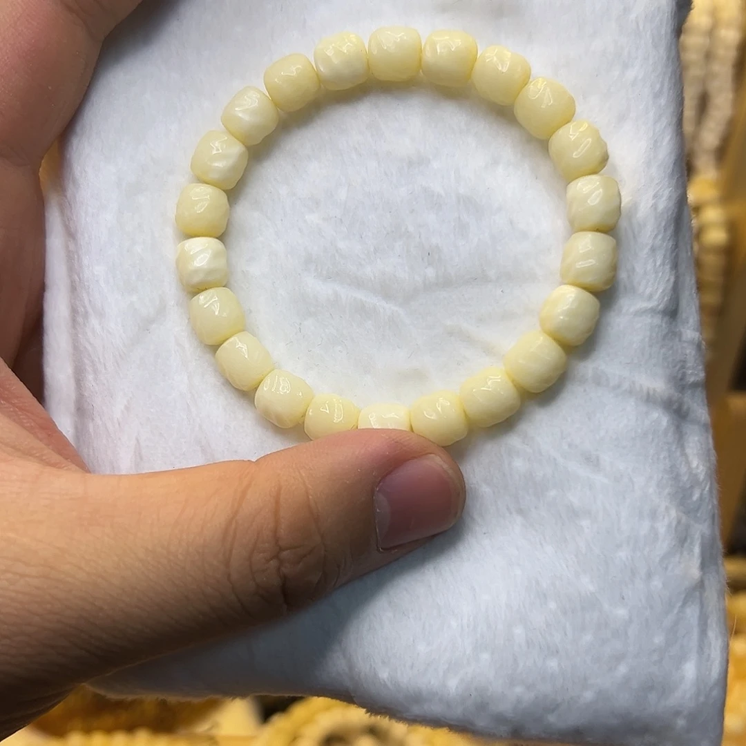 桃核吊坠0.8雕刻驼牙