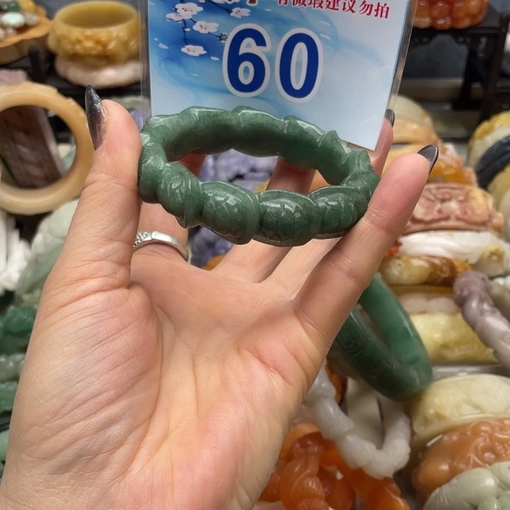 石英岩玉未镶嵌手镯