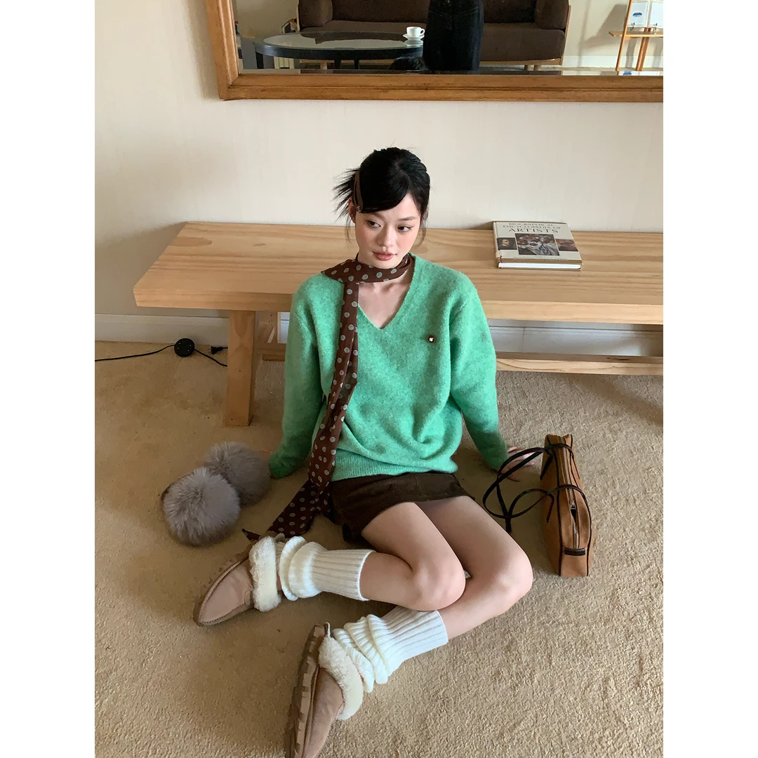 宋正恩10/20 20:00PM上新【复古纽扣装饰V领套头毛衣】ZE1303