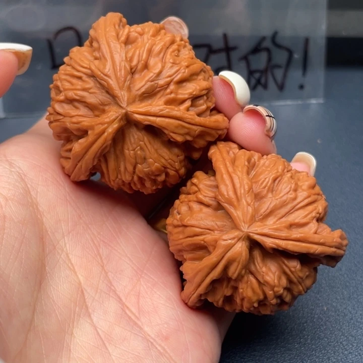 刘***文玩核桃吊坠白狮子