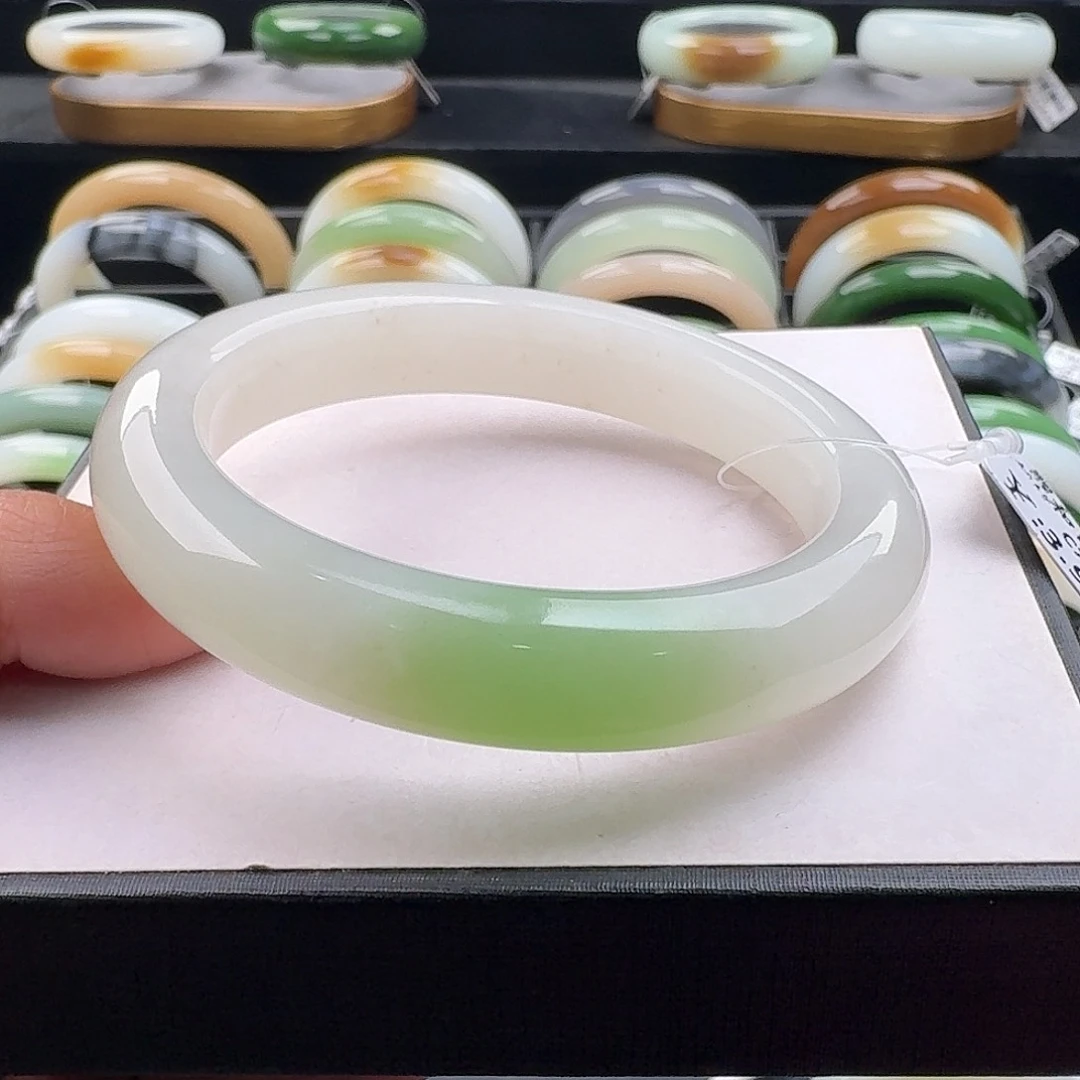 未镶嵌手镯和田玉55.3包容纹