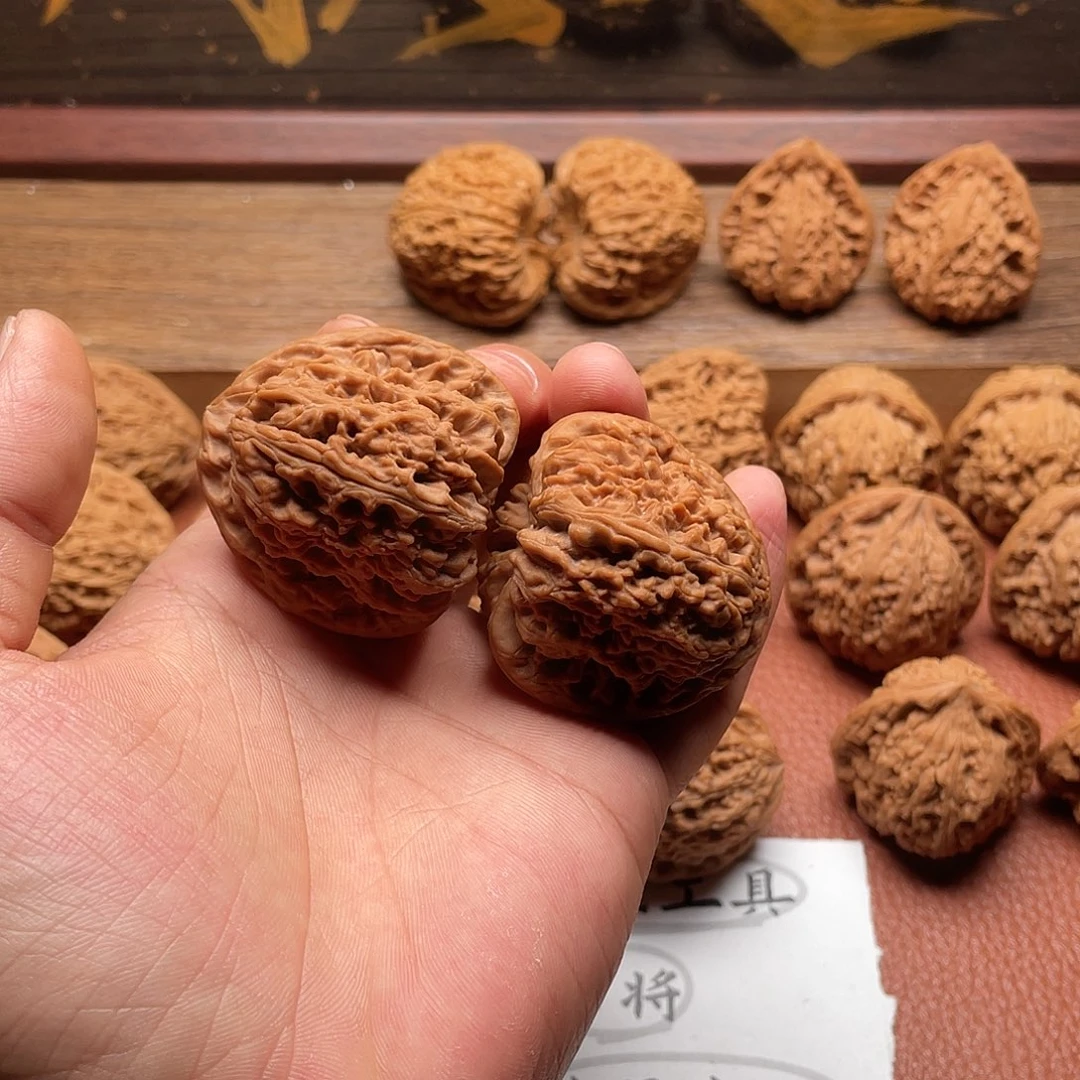 人***己大叶紫檀（黑酸枝木类）