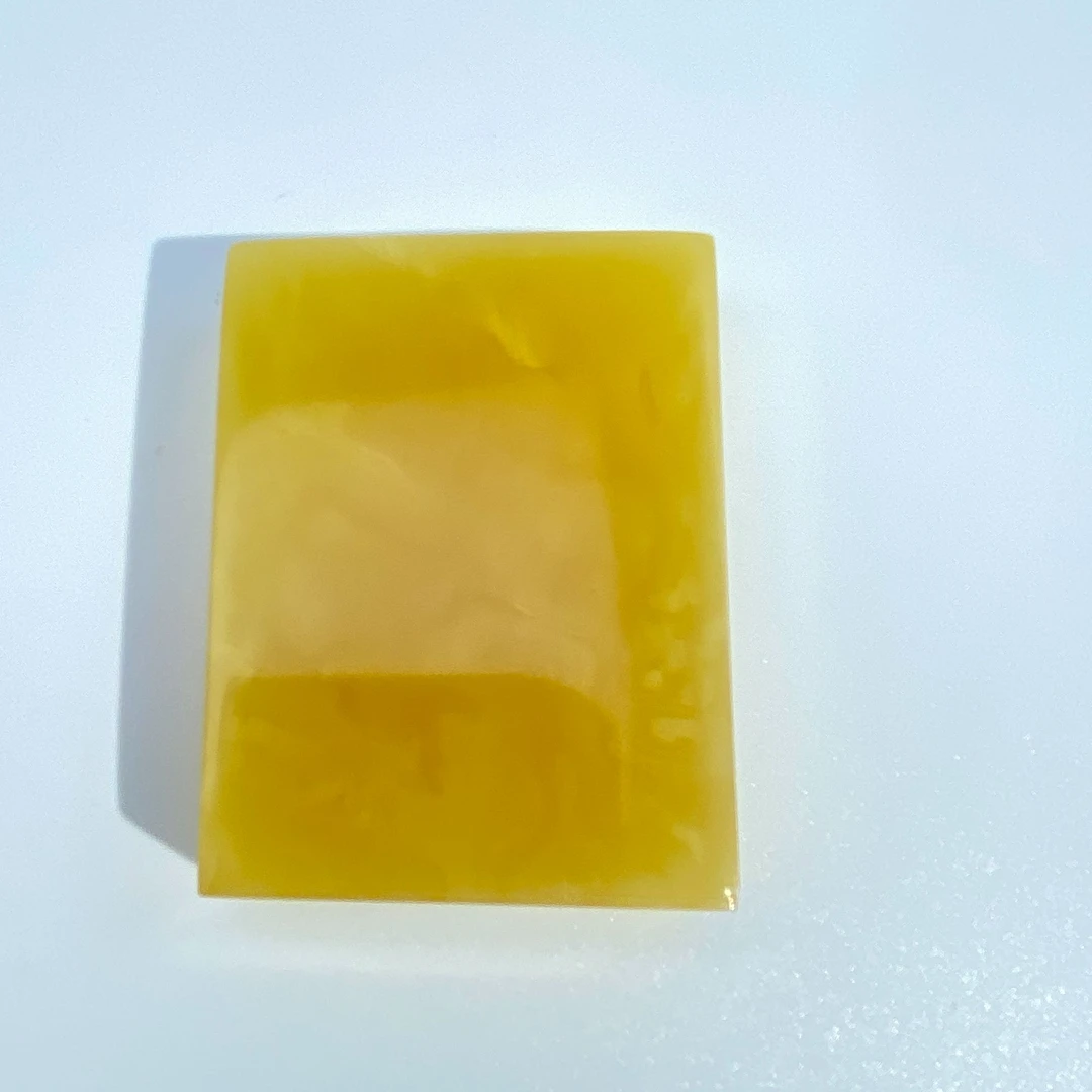 天然原矿俄料鸡油黄方牌吊坠手把件收藏级精品