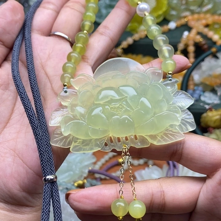 蛇纹石玉未镶嵌吊坠