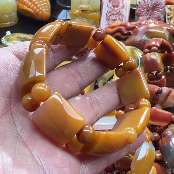 石英质玉（黄龙玉）颈饰未镶嵌