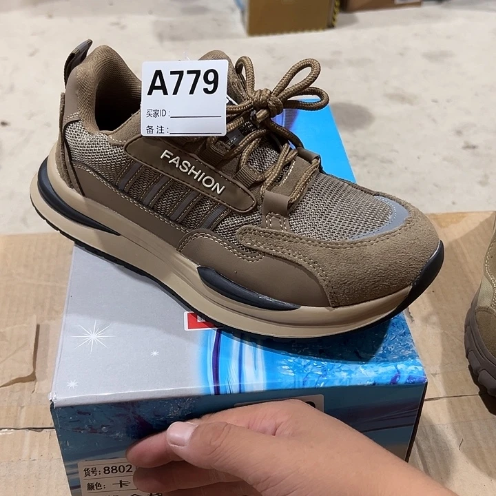 编号779号。42码防砸防刺劳保鞋。