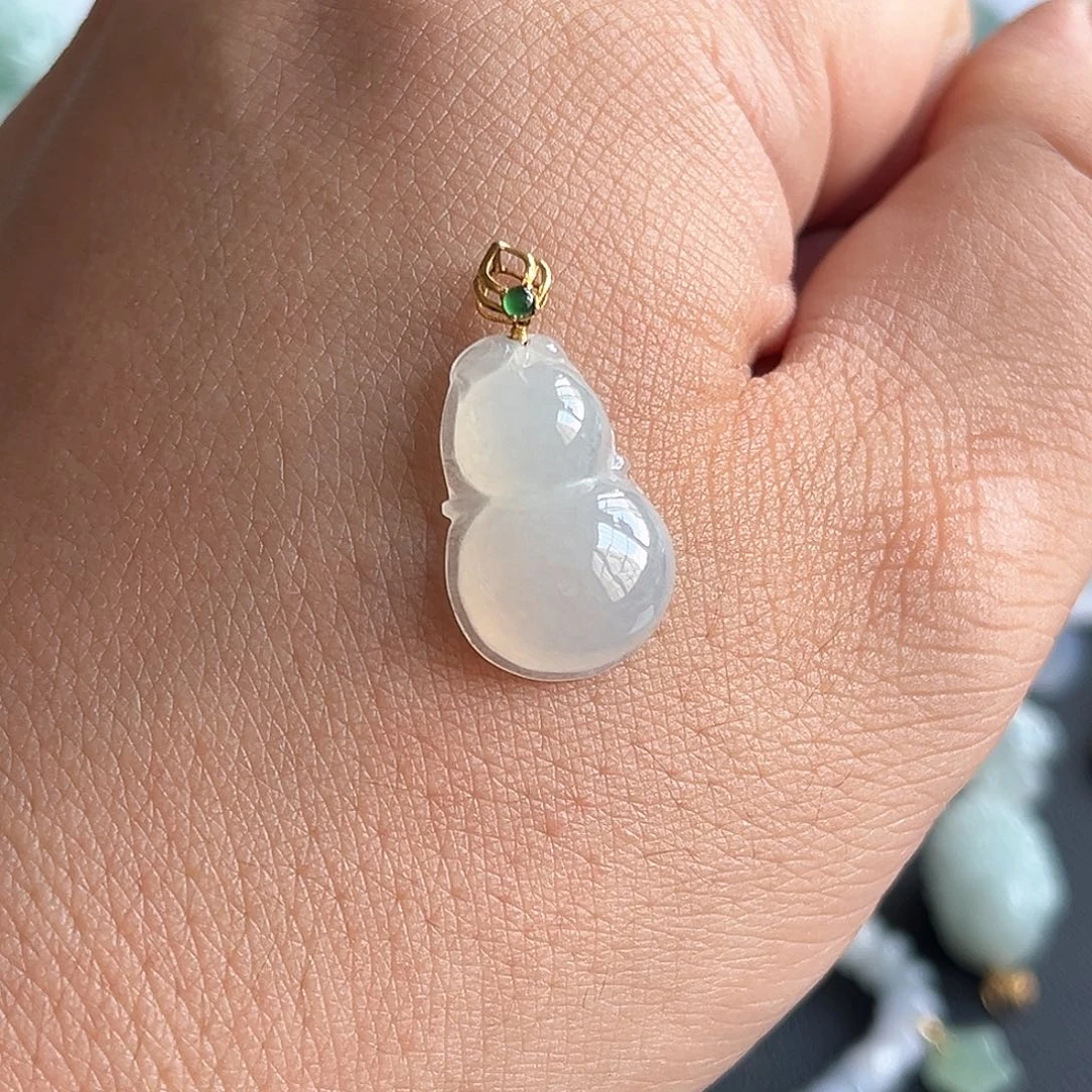 颈饰18K金镶嵌翡翠福利