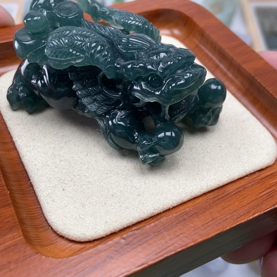 翡翠未镶嵌颈饰飞天貔貅挂件