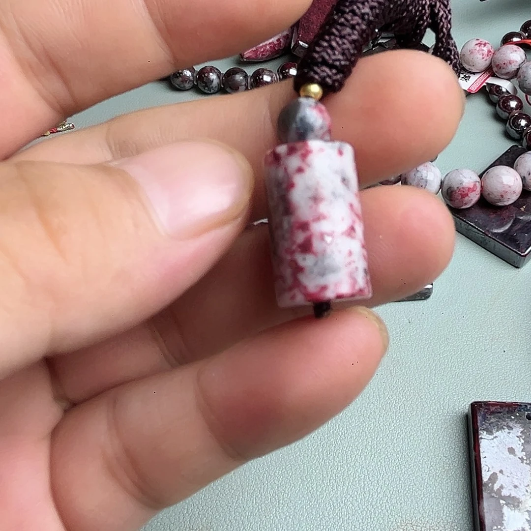 紫砂天然朱砂辰石吊坠