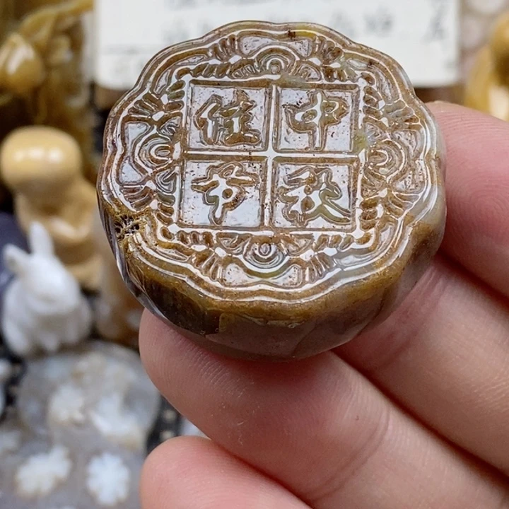 颈饰未镶嵌硅化珊瑚（珊瑚玉）有瑕 没打孔