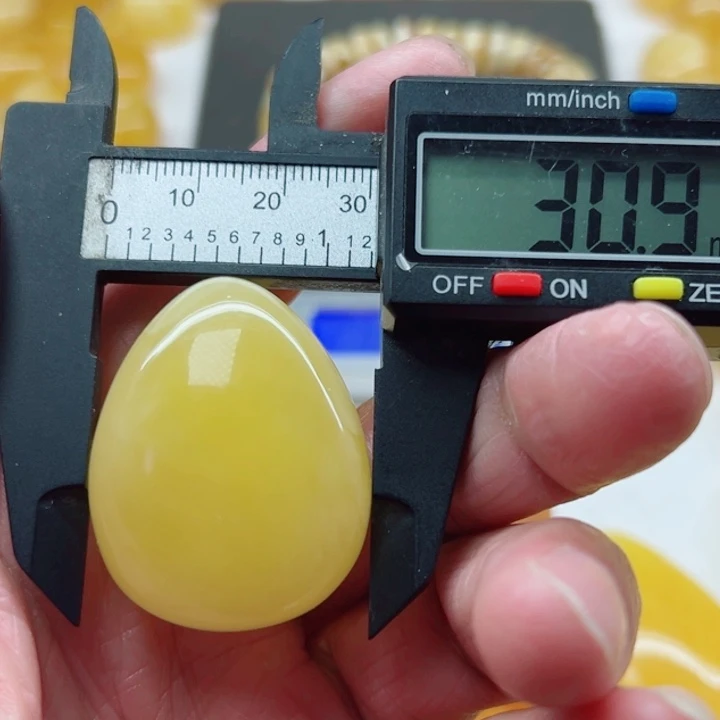 琥珀（矿物珀）未镶嵌裸石