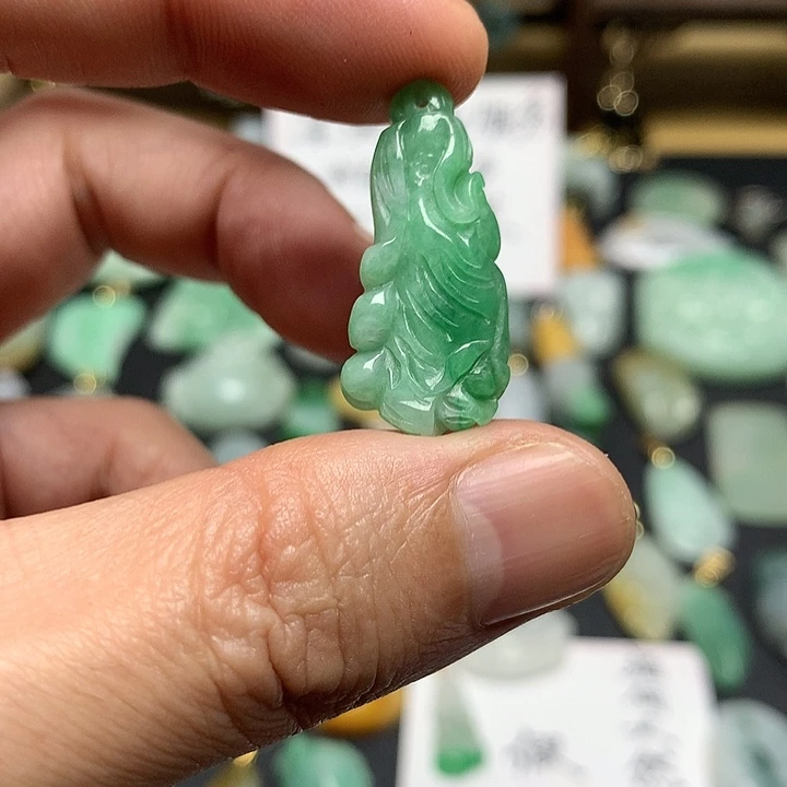 翡翠未镶嵌颈饰天然A货翡翠