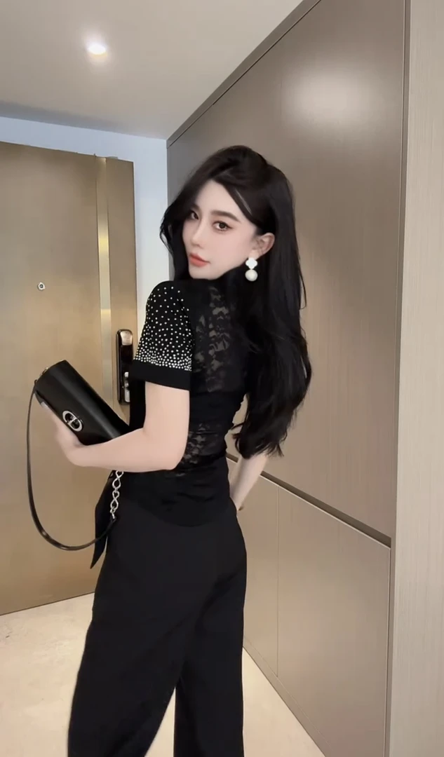 重工烫钻美背短袖t恤女夏季轻薄透气时尚小衫洋气修身显瘦V领上衣