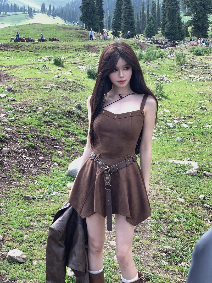 法式纯欲辣妹不规则吊带连衣裙女设计高级感收腰显瘦短裙子夏秋季