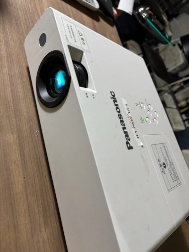 9新 Panasonic/松下 二手 松下投影仪 运费自理