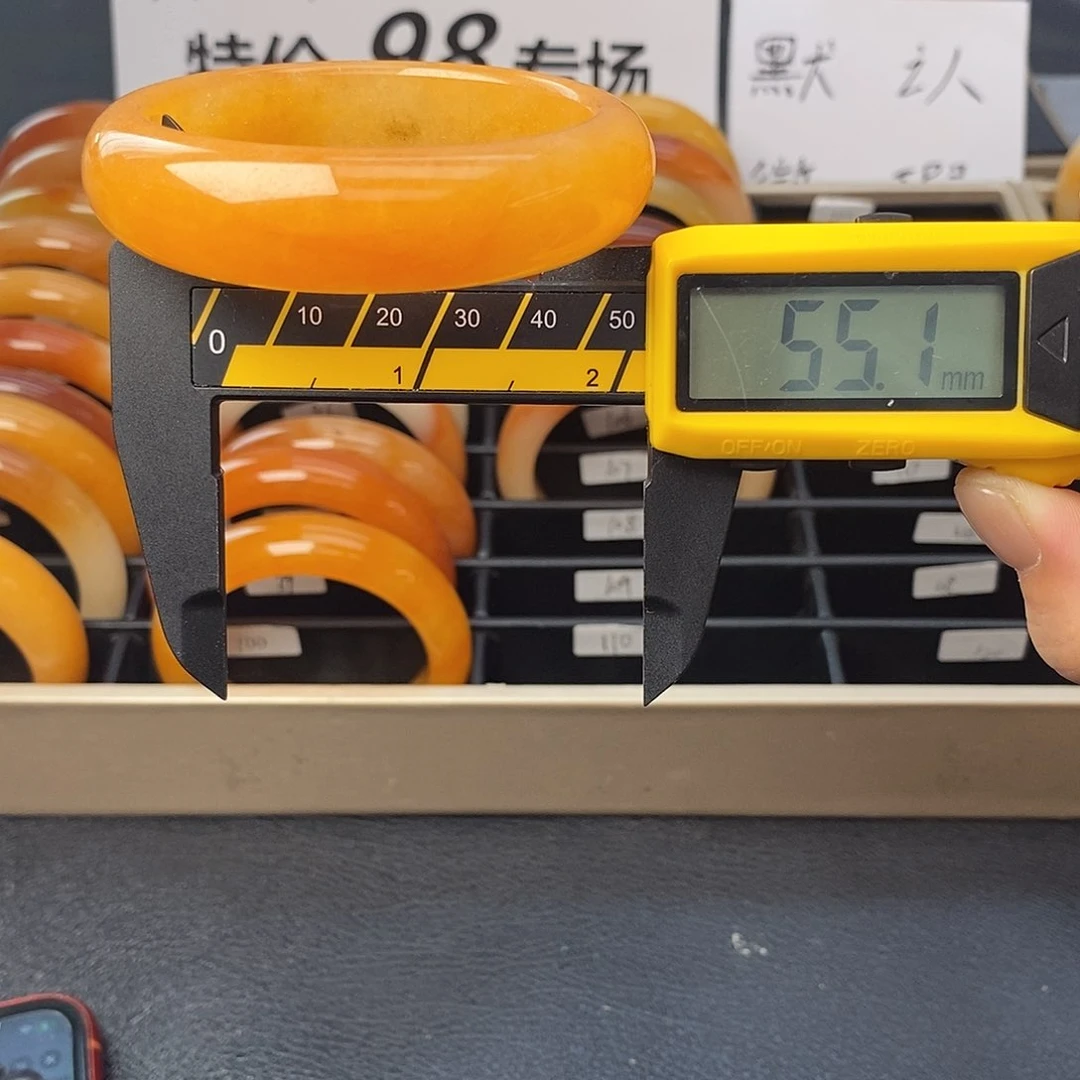 未镶嵌石英质玉（黄龙玉）手镯108号