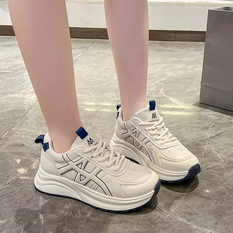 新款阿甘鞋女2025增高秋冬季爆款透气百搭厚底防滑休闲老爹鞋