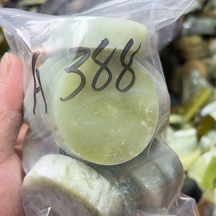 砚***兰未镶嵌蛇纹石玉鱼缸石，盆景石