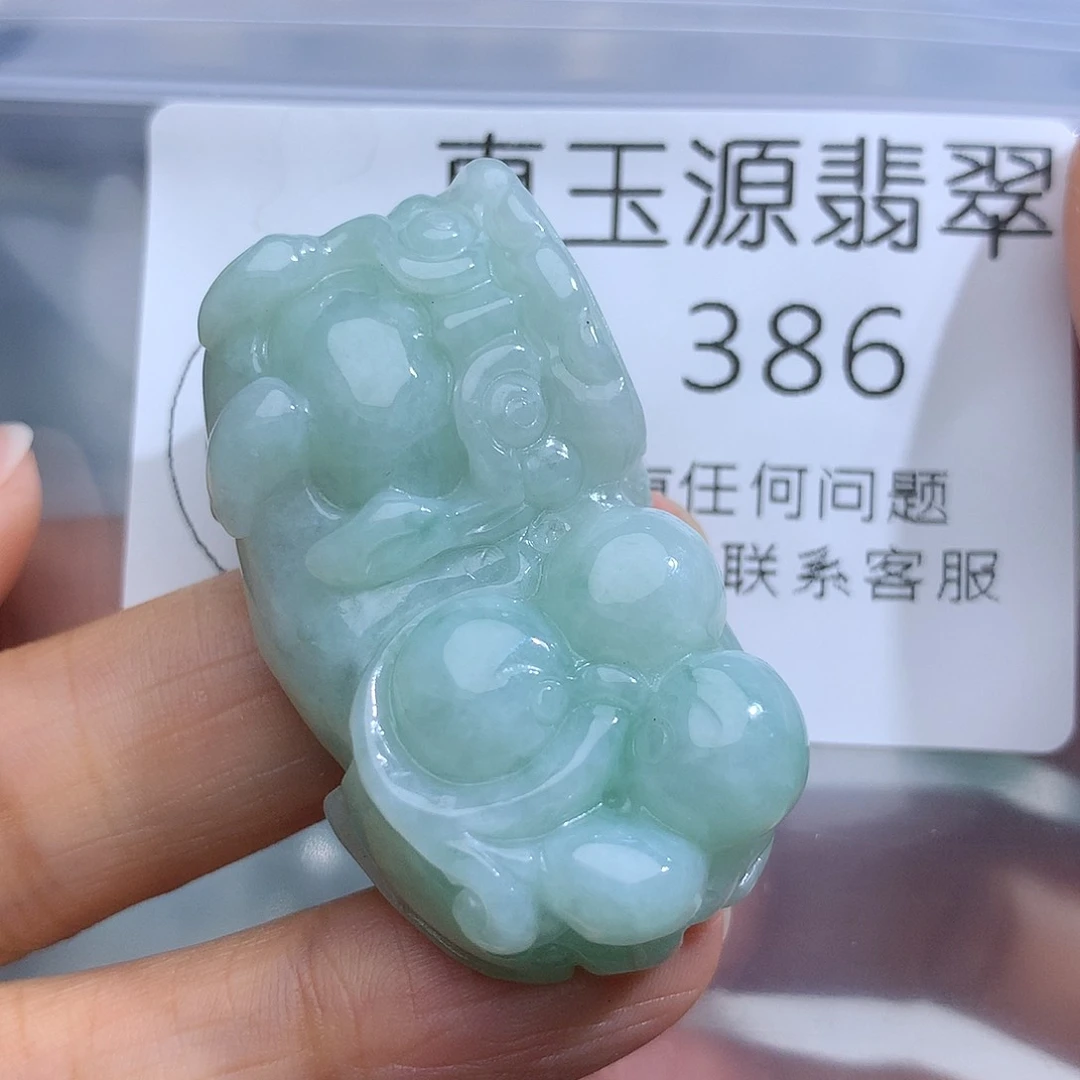 翡翠未镶嵌颈饰386。