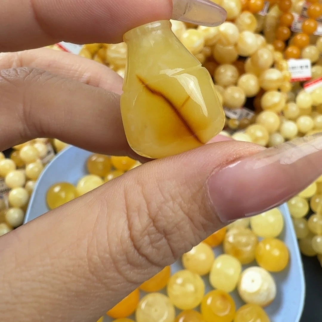 琥珀未镶嵌珠宝奇石