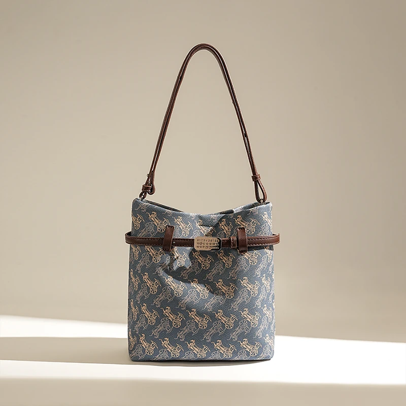 真皮老花水桶包女斜挎2025新款高级感轻奢小众通勤大容量单肩托特