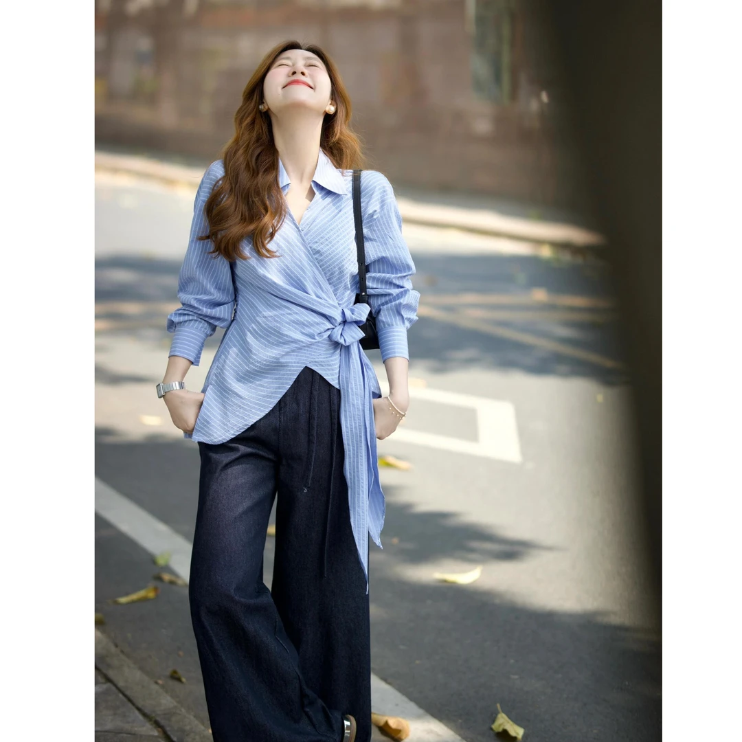 2025春夏新款韩系条纹v领设计感系带收腰衬衫上衣阔腿牛仔裤套装