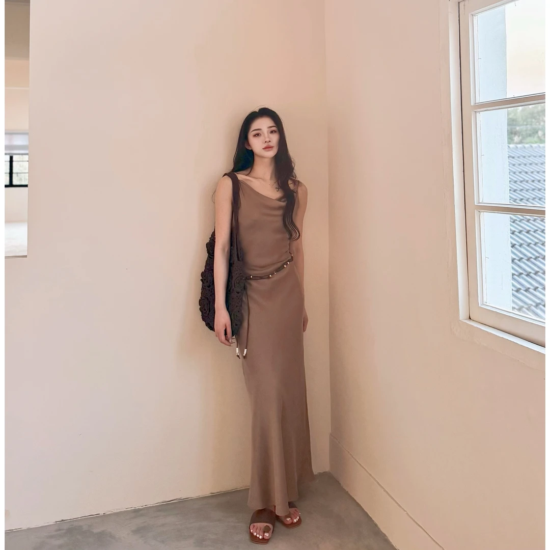 100桑蚕丝19姆米斜裁丨真丝砂洗素绉缎荡领吊带连衣裙-MY5737