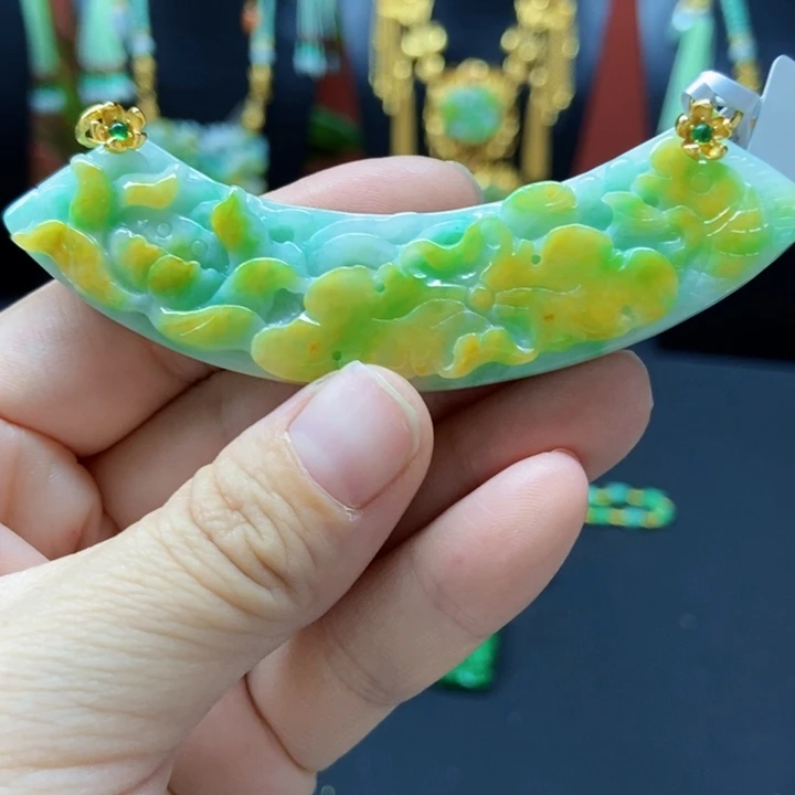 翡翠未镶嵌颈饰吊坠