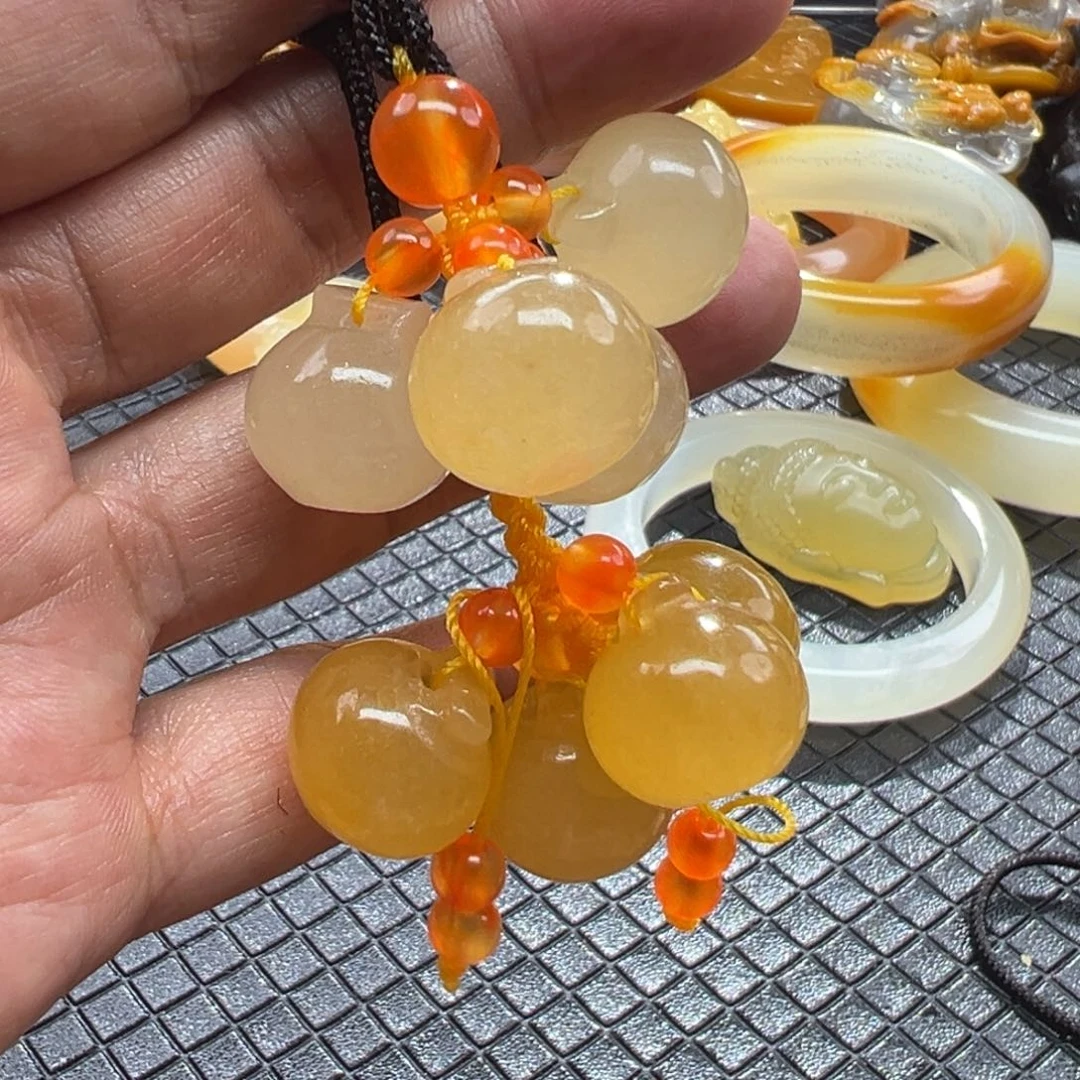 石英质玉未镶嵌颈饰