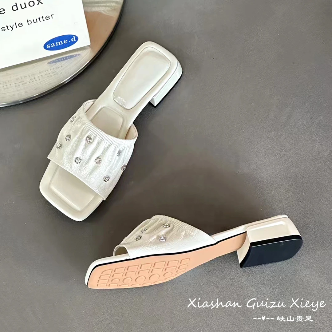 新款 真皮高品质舒适软皮低跟时装拖鞋 881058