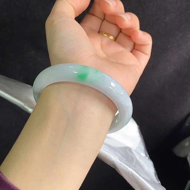 翡翠未镶嵌手镯57圈 6085开播福利漏