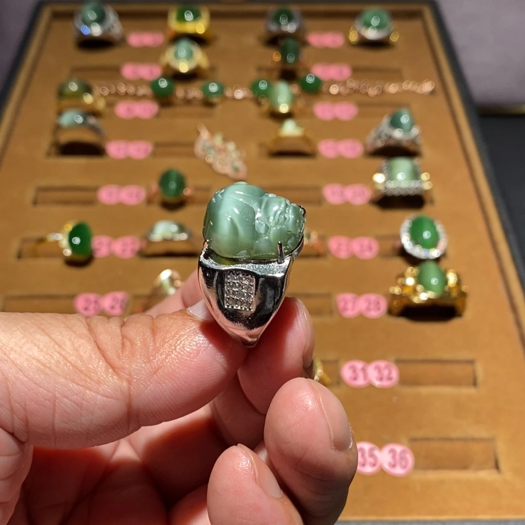 在***州和田玉（碧玉）未镶嵌戒指