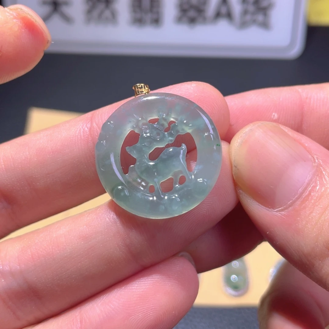 翡翠18K金镶嵌颈饰