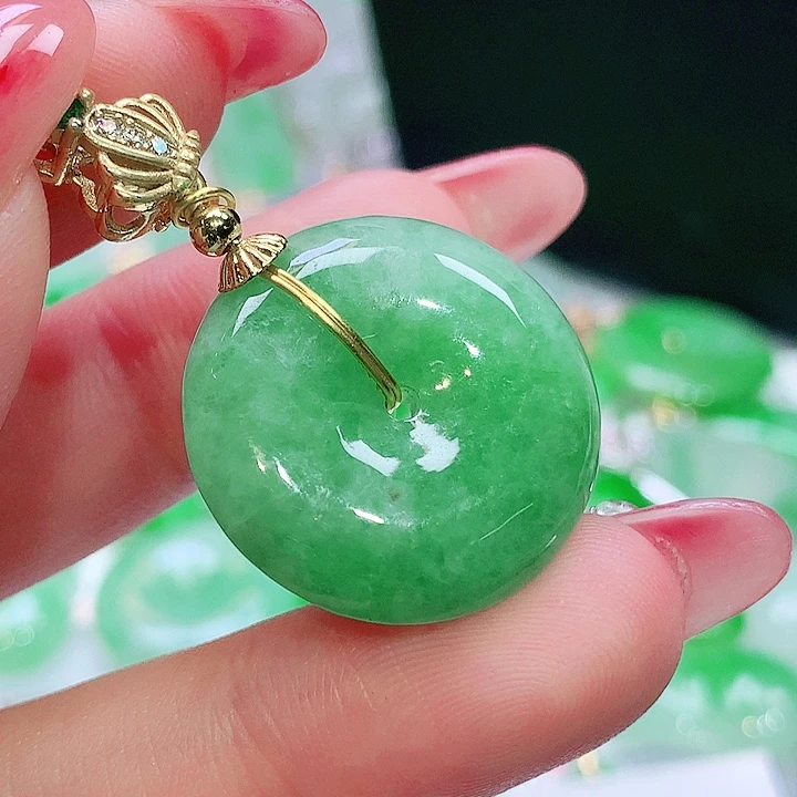 翡翠未镶嵌颈饰翡翠多样性发其一