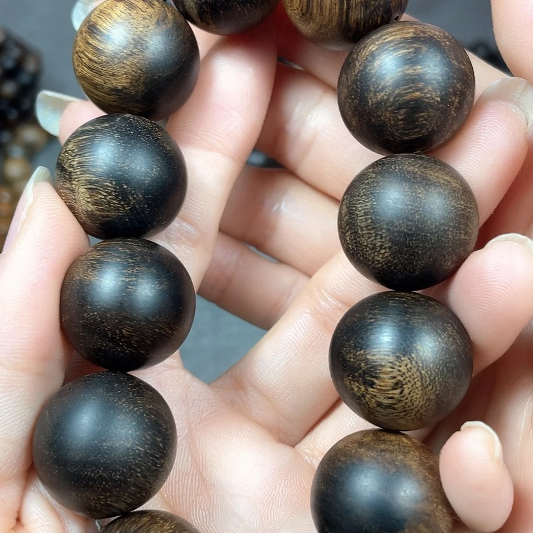 沉香手串白棋瘤疤