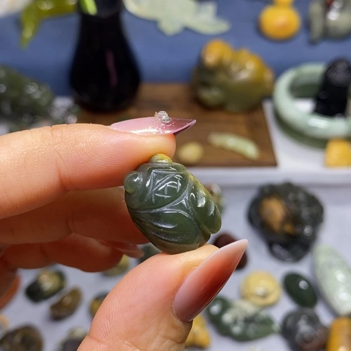 岫岩河磨玉（透闪石质玉）未镶嵌挂件通孔