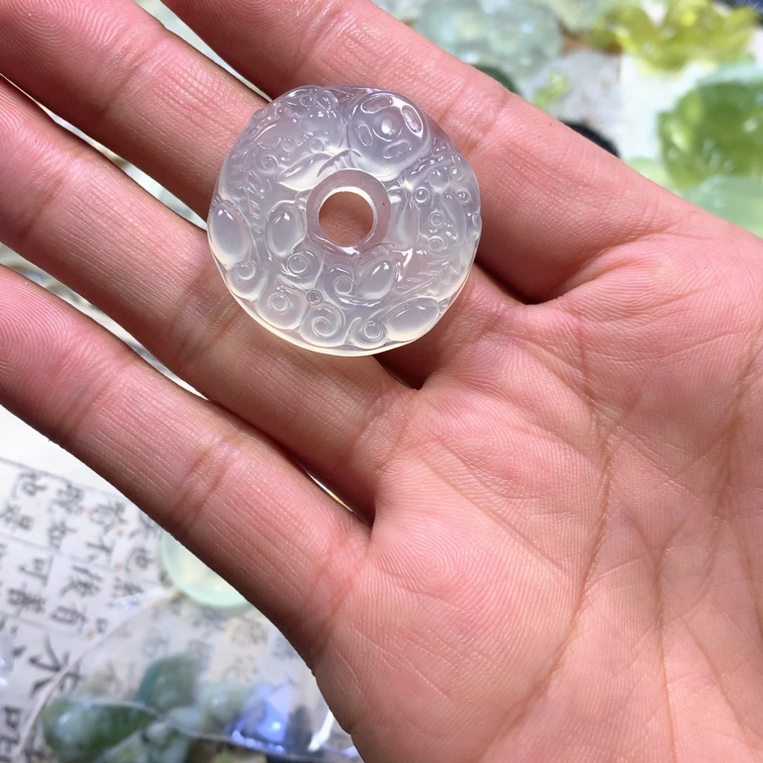 岫玉颈饰未镶嵌北**。扣