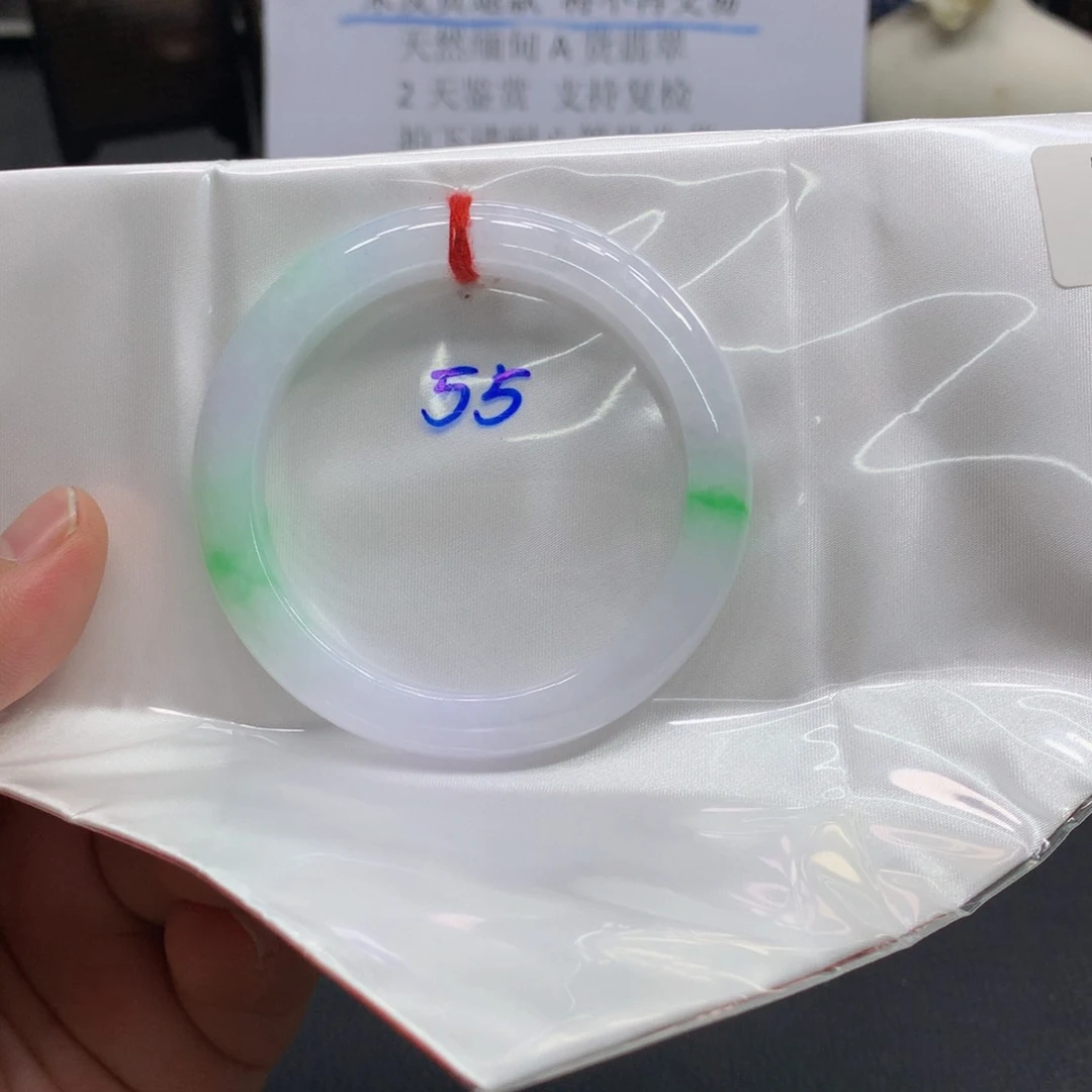 翡翠手镯未镶嵌翡翠手镯