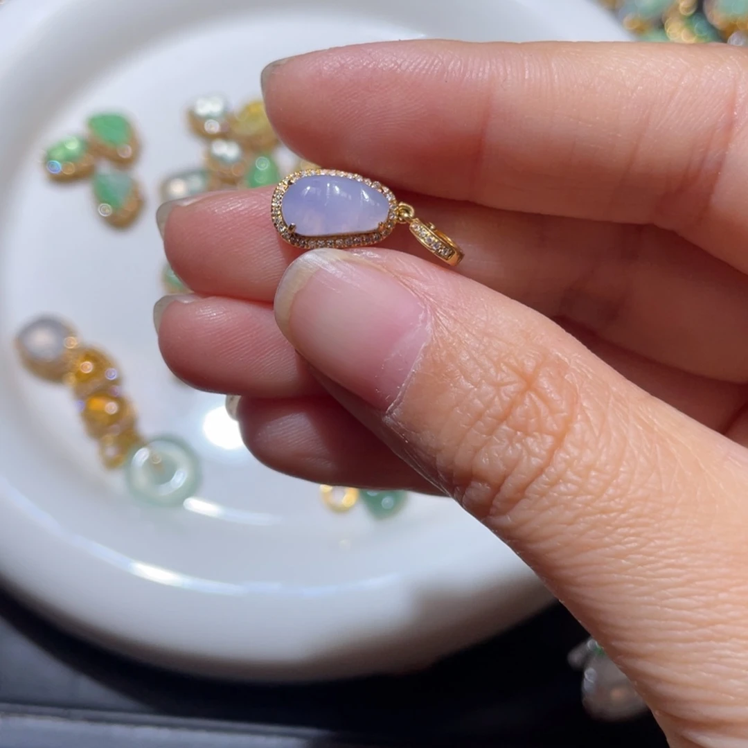 翡翠颈饰18K金镶嵌幸***光