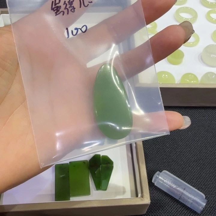 蛋***儿和田玉未镶嵌手镯