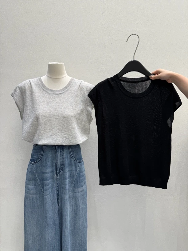 圆领短袖针织上衣