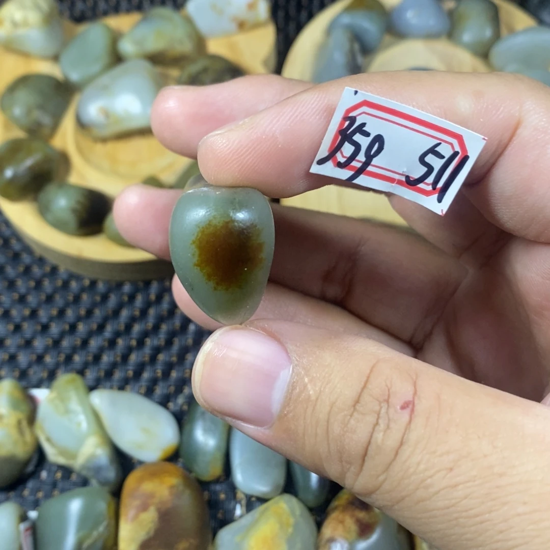 和田玉（糖玉）未镶嵌挂件