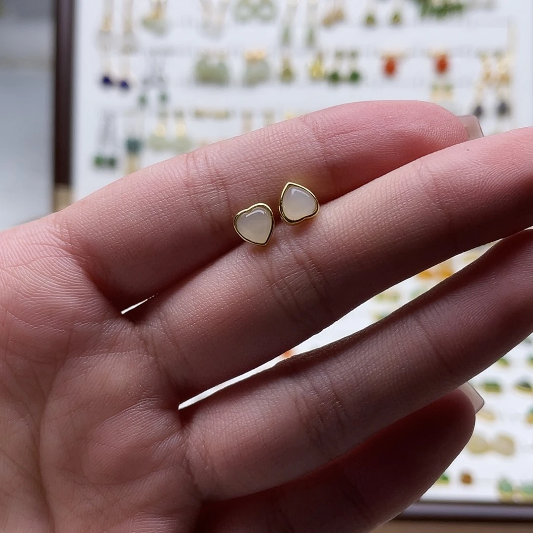 和田玉未镶嵌耳饰