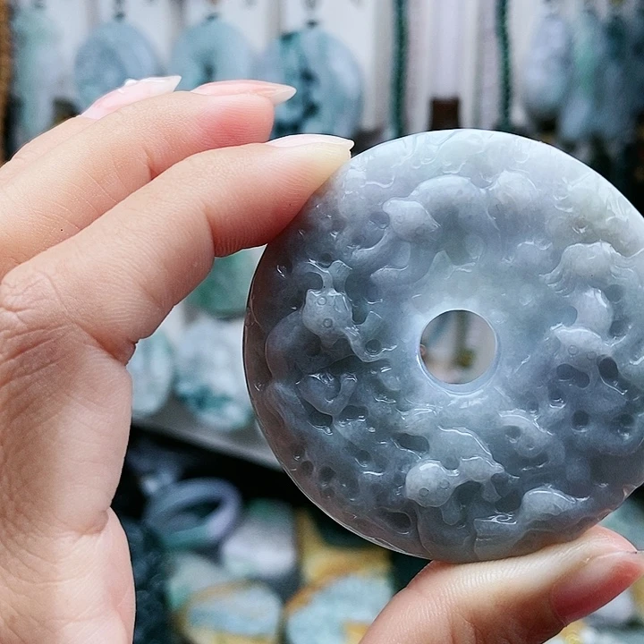 颈饰足铂镶嵌翡翠翡翠