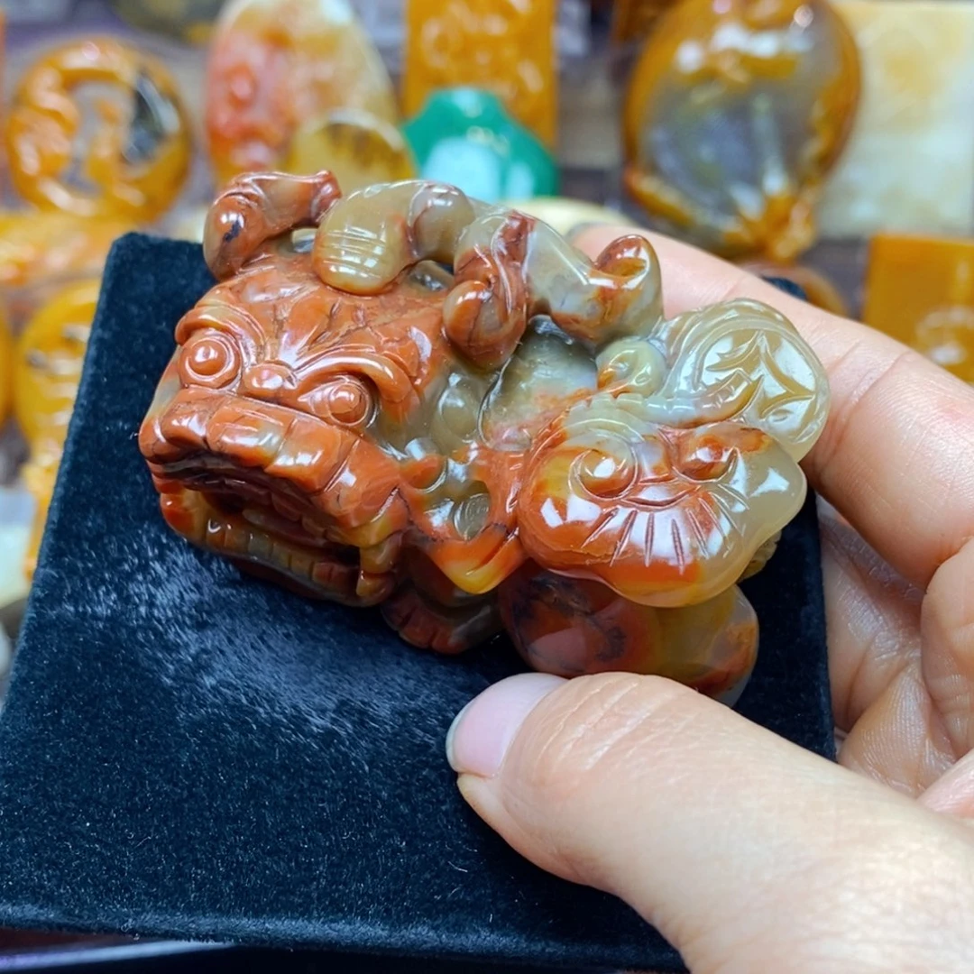 未镶嵌石英质玉（黄龙玉）颈饰