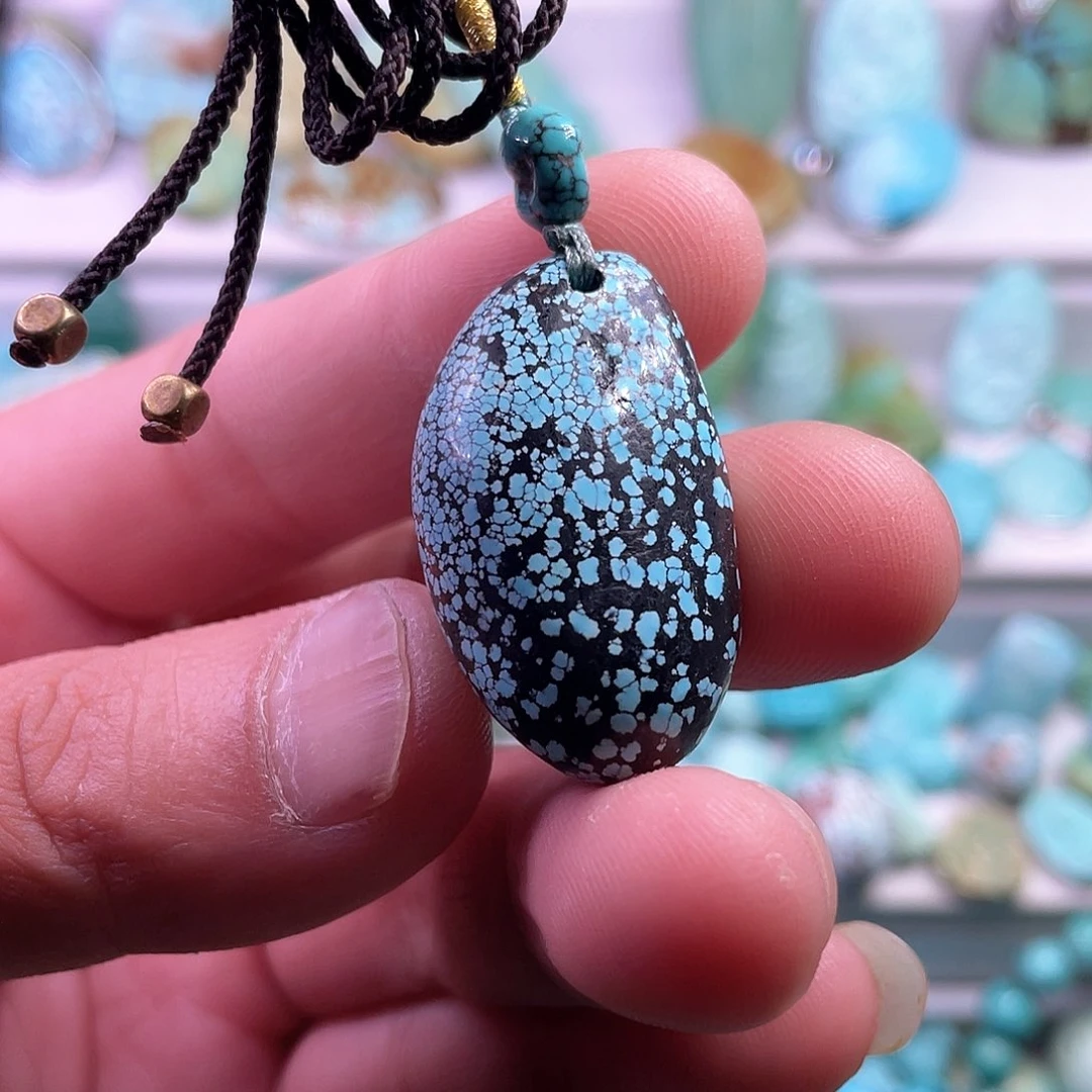 绿松石未镶嵌颈饰