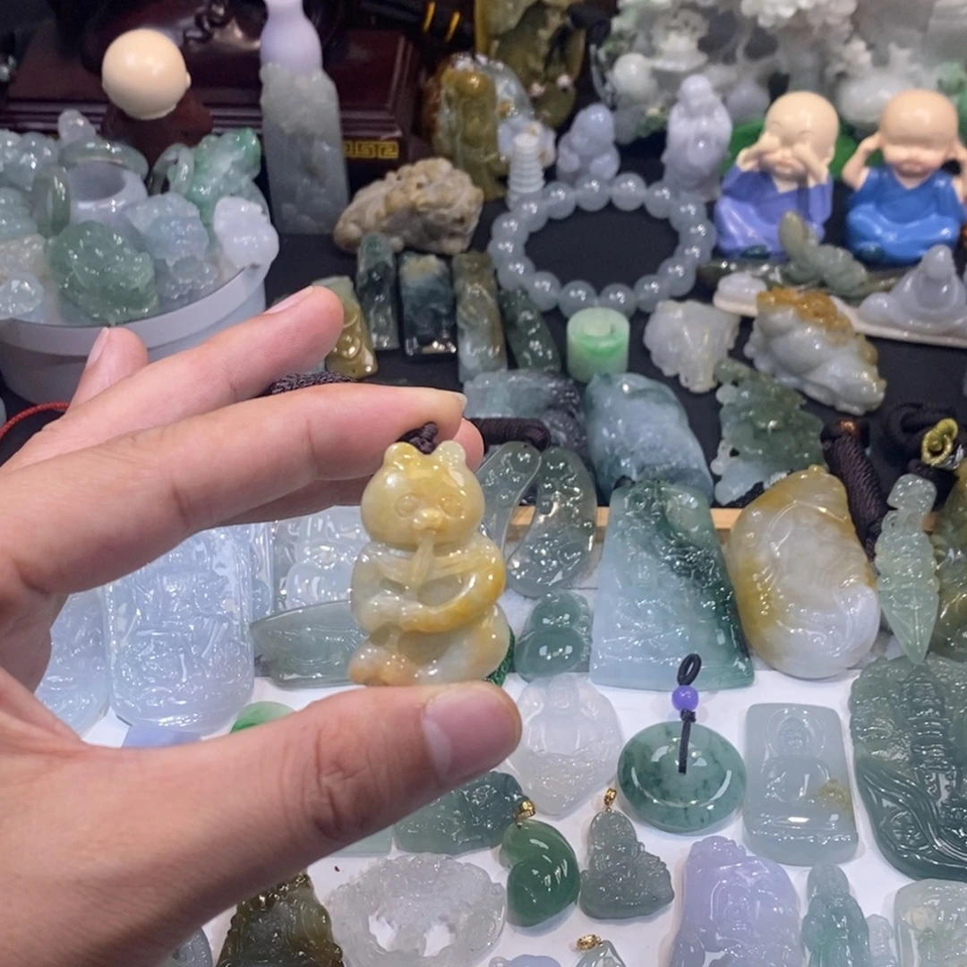 翡翠未镶嵌吊坠(不含链)熊猫