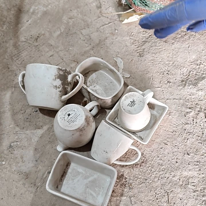 摆件盘子碗茶壶啥都有