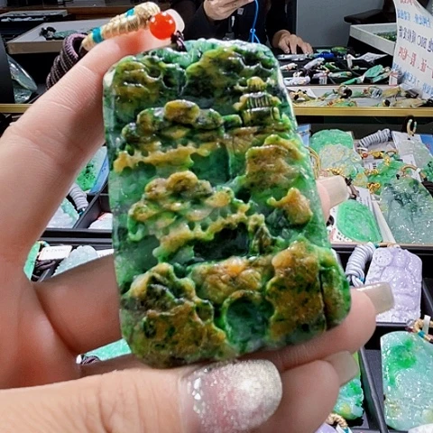 颈饰未镶嵌翡翠一个